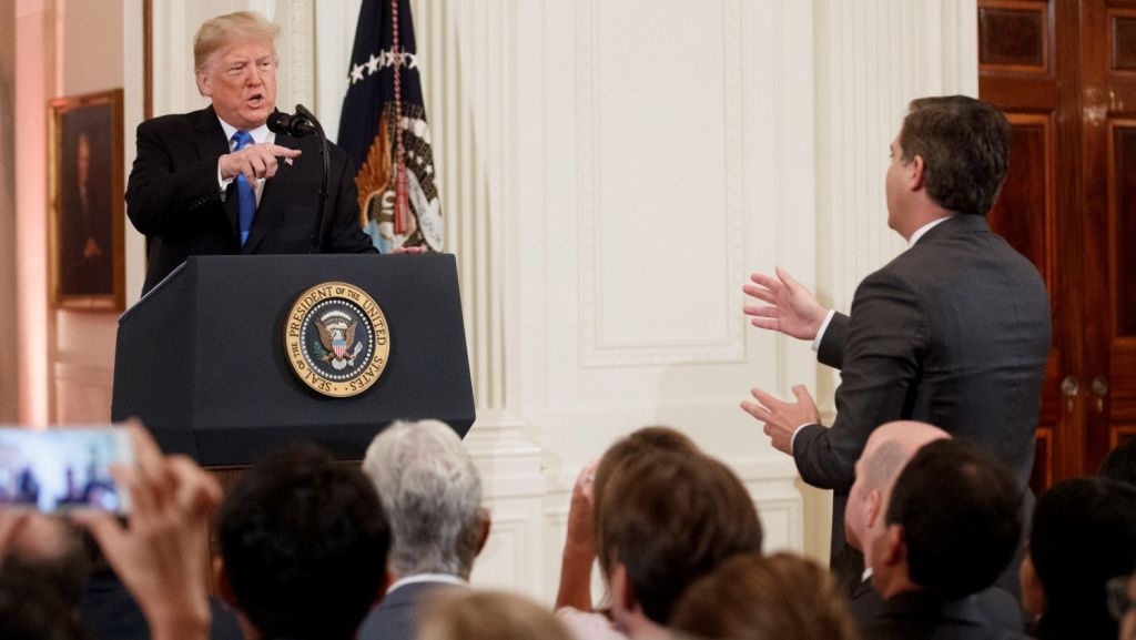  Coalici&oacute;n exige revocar suspensi&oacute;n de credencial Casa Blanca a periodista 