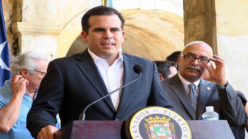  Gobernador hace entrega a ni&ntilde;os hospitalizados de material escolar 