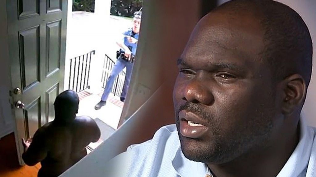  Video:"Pens&eacute; que me iba a matar": un polic&iacute;a en EE.UU. esposa a un hombre negro en su propia casa por una falsa alarma de robo 