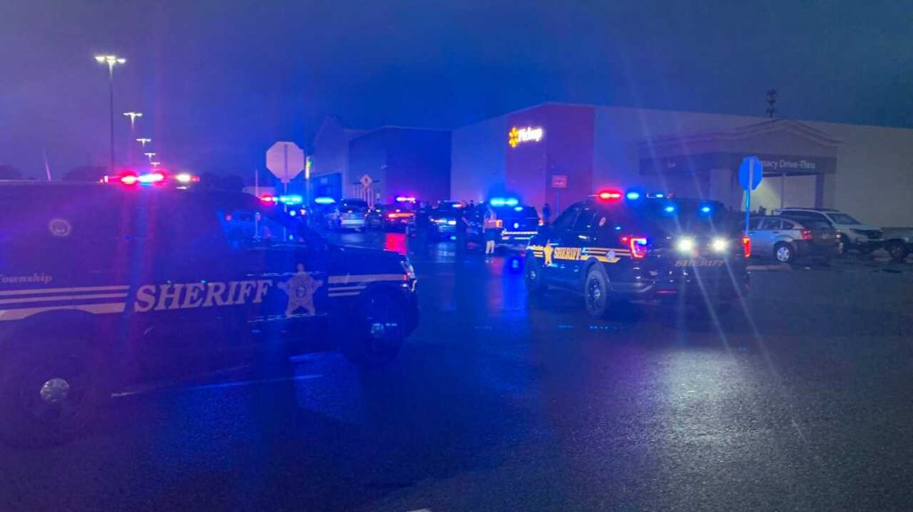  VIDEO: Hombre les dispara a dos personas en un Walmart de Ohio una de ellas murió 