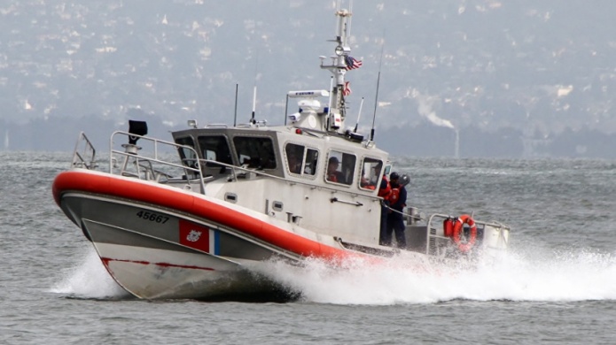 Rescatan con vida a sujeto que desapareciÃ³ tras lanzarse en aguas del mar en Isabela