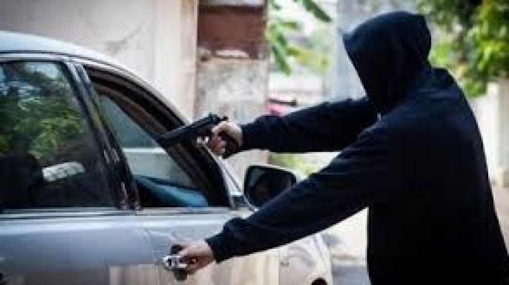  Le hacen &ldquo;carjacking: a mujer en la Ponce de Le&oacute;n en Santurce 