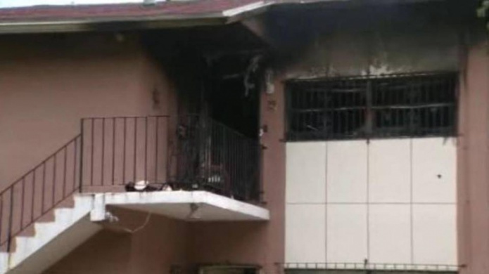 Tormenta de rayos causa daÃ±os en hogares y golpea auto en Miami