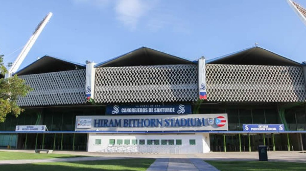  Escalan camerino de los Cangrejeros de Santurce en el Estadio Hiram Bithorn 