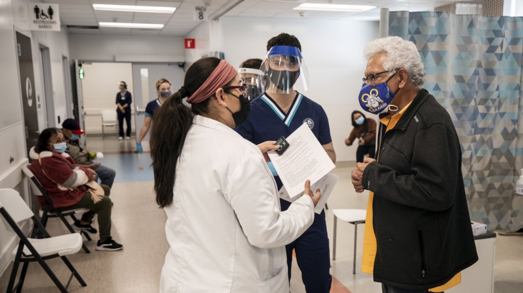  EE.UU. acumula 543.741 muertes y 29.918.936 contagios 