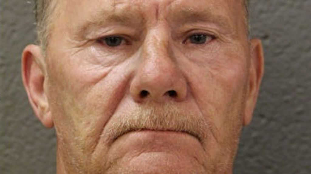  (Video) "No deber&iacute;as ponerte esto en EE.UU.": Acos&oacute; a una mujer por su camiseta con la bandera de Puerto Rico y es condenado a libertad condicional 