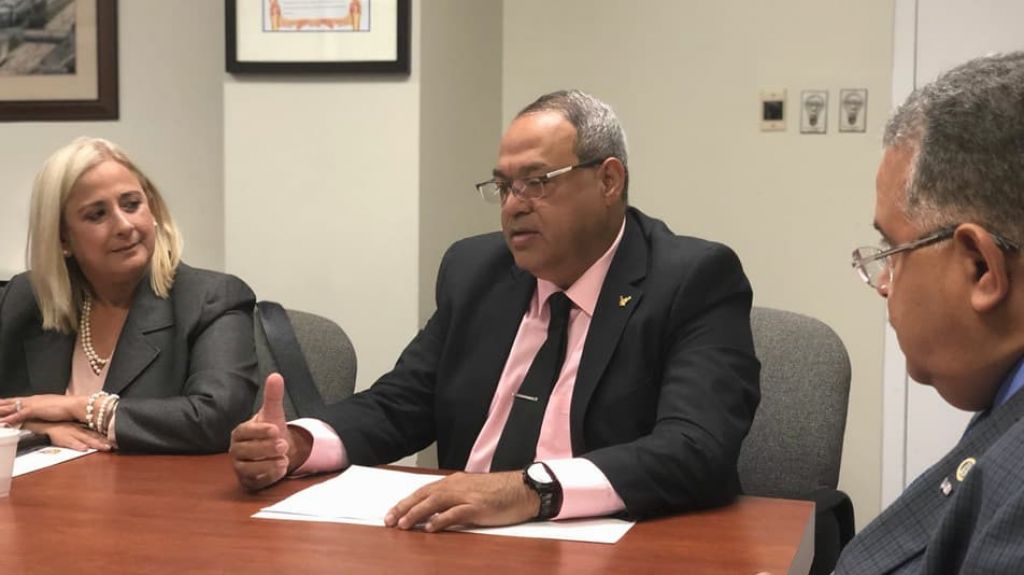  Aprueban medida para investigar plan del gobierno para atender pacientes renales 