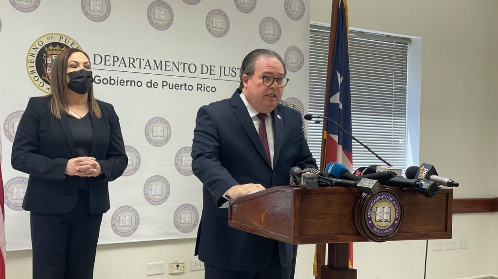  Justicia investiga querellas por venta de placas solares 