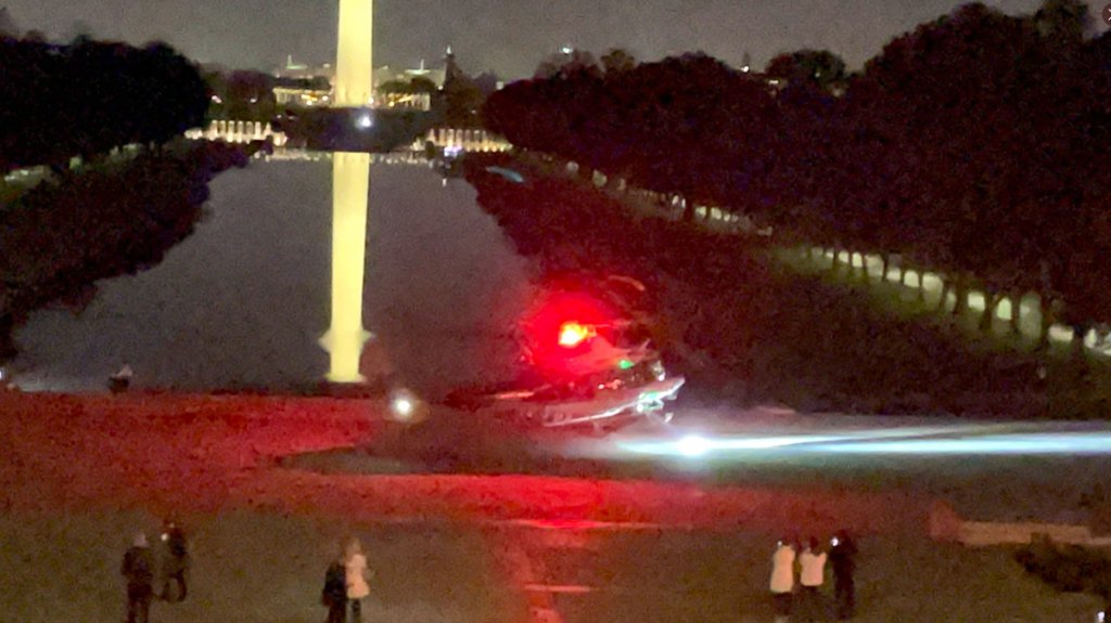  VIDEOS: Un helic&oacute;ptero aterriza frente al monumento a Lincoln en Washington para transportar por aire a una v&iacute;ctima de bala 