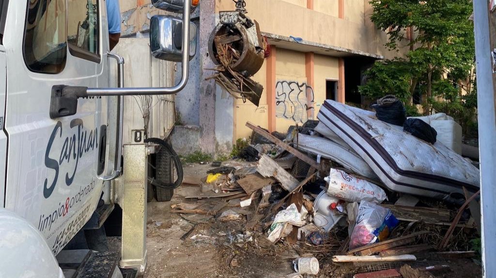  Sobre cien toneladas de escombros fueron recogidas durante primera jornada de trabajo de Romero Lugo al frente de la alcald&iacute;a de San Juan 