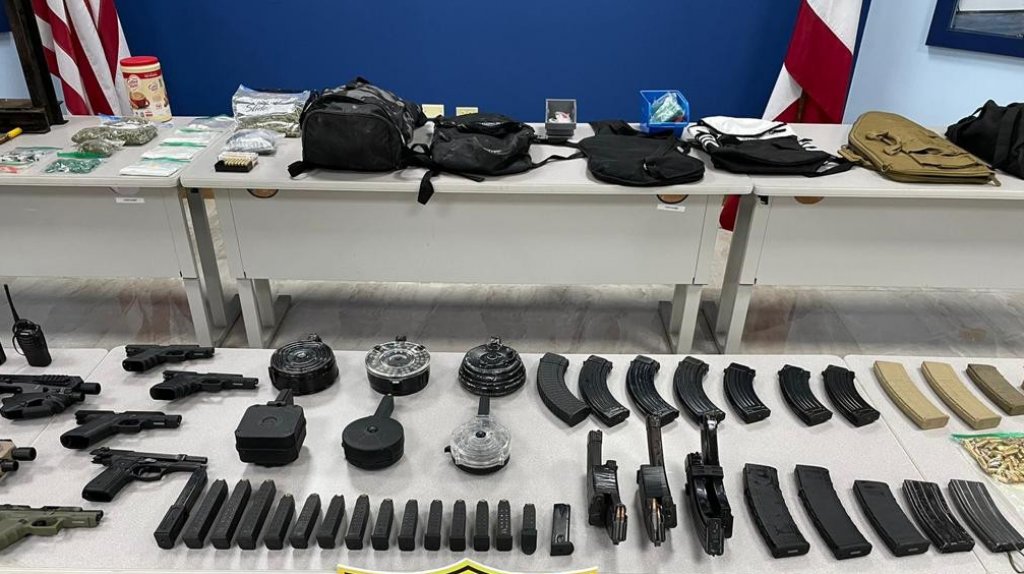  Fotos: FURA ocupa 6 rifles de asalto, pistolas y drogas en residencial de Hato Rey 