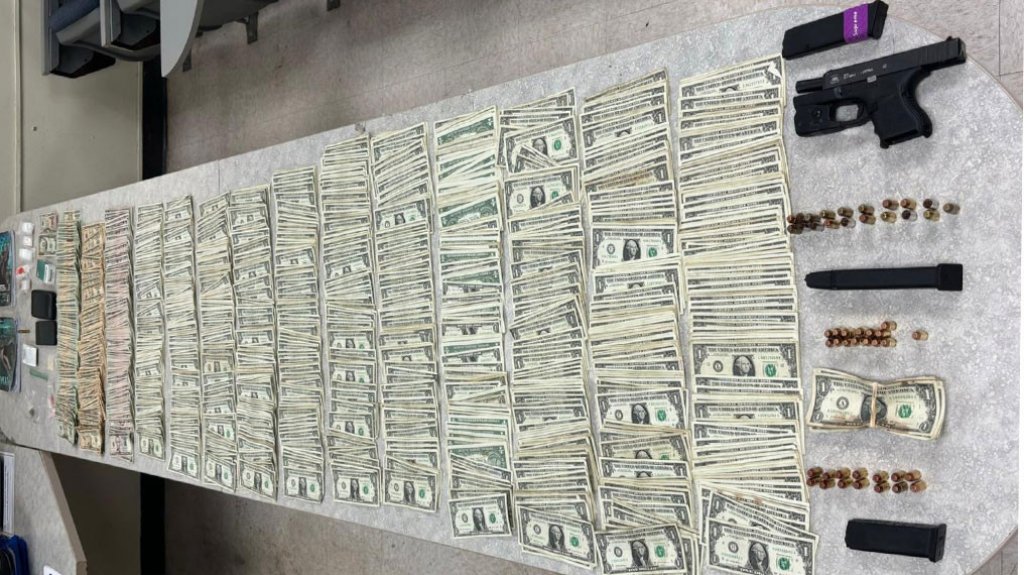  Ocupan arma, municiones y dinero e caser&iacute;o de Manat&iacute; 