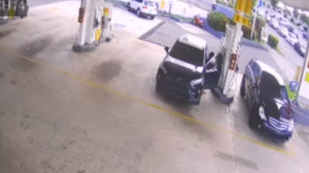  Publican video del momento en que gatilleros asesinan a hombre en gasolinera de Cupey esta ma&ntilde;ana 