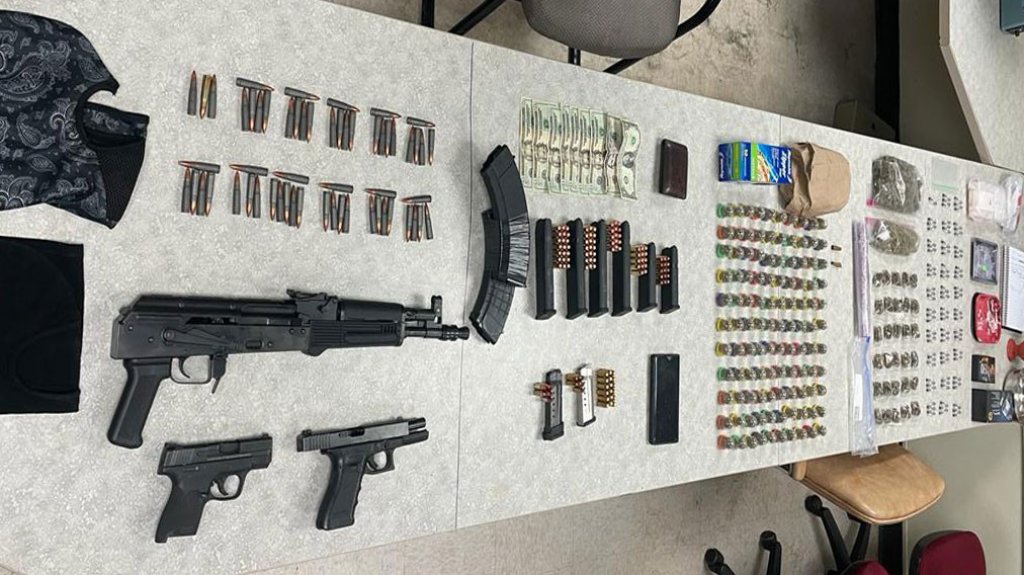  Conductor en Morovis huye de la polic&iacute;a y deja veh&iacute;culo abandonado con armas y drogas 