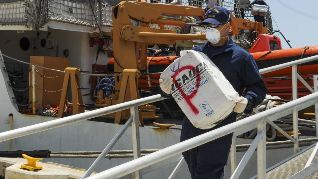  Guardia Costera desembarca seis toneladas de coca&iacute;na en puerto de Florida 