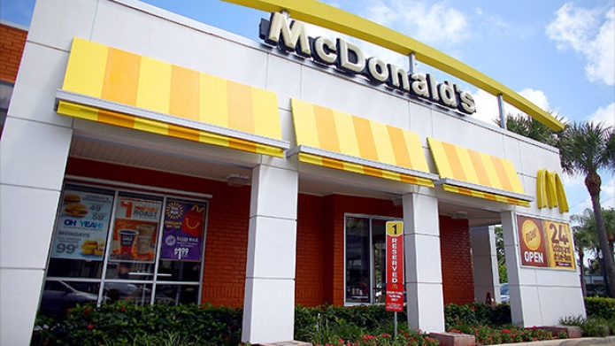 Trabajadores de McDonald's demandan por 'robo' de salarios