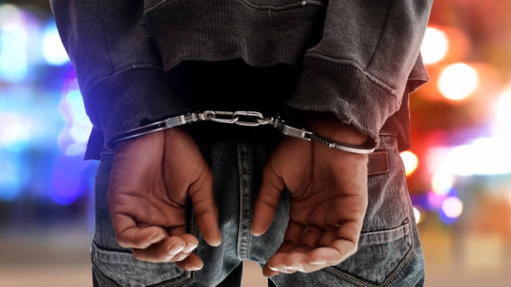  Arrestan a sujeto a pu&ntilde;os le rob&oacute; maleta a turista en Santurce 