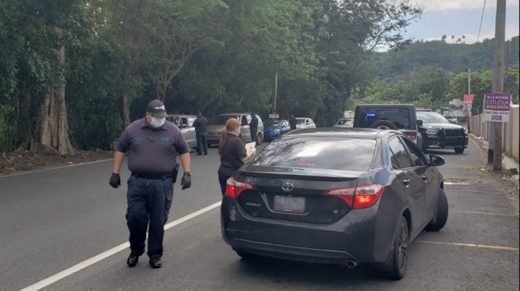 Polic&iacute;a afirma que los bloqueos de carreteras no son para fiscalizar la orden ejecutiva 
