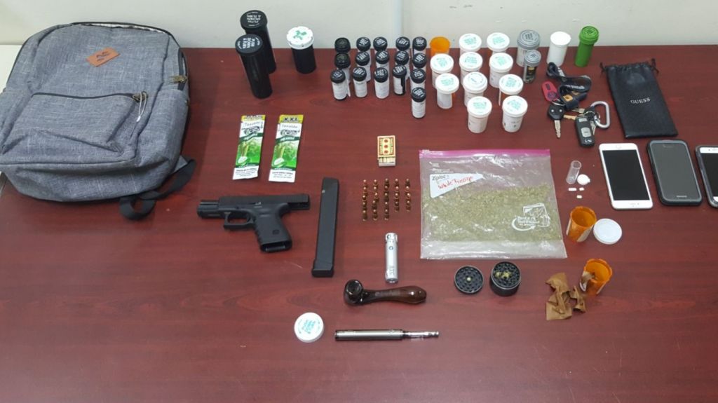  Arrestan a tres hombres n Bayam&oacute;n con una pistola y drogas&nbsp; 