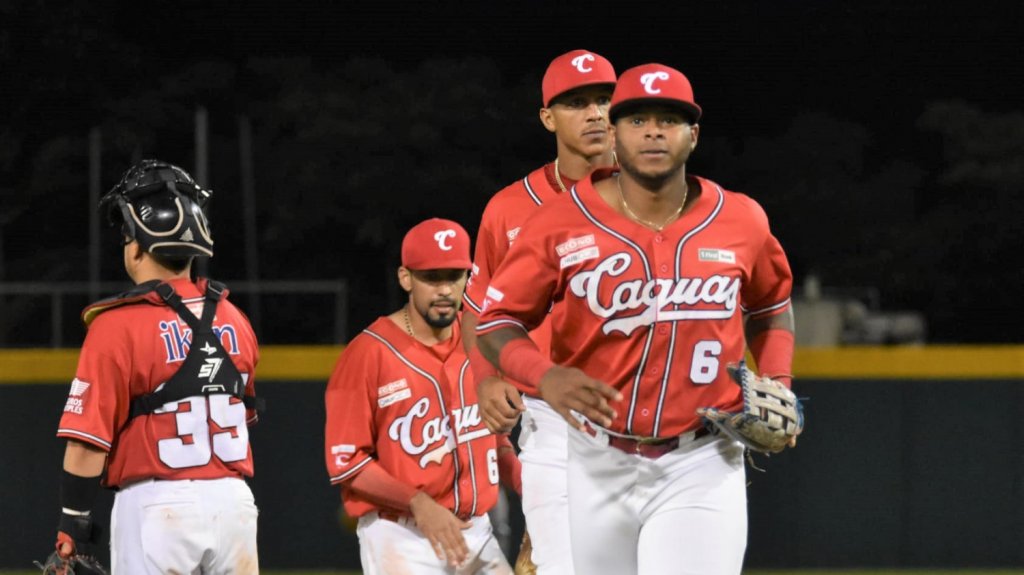  Los Cangrejeros pintan de blanco a los Criollos en el Bithorn 