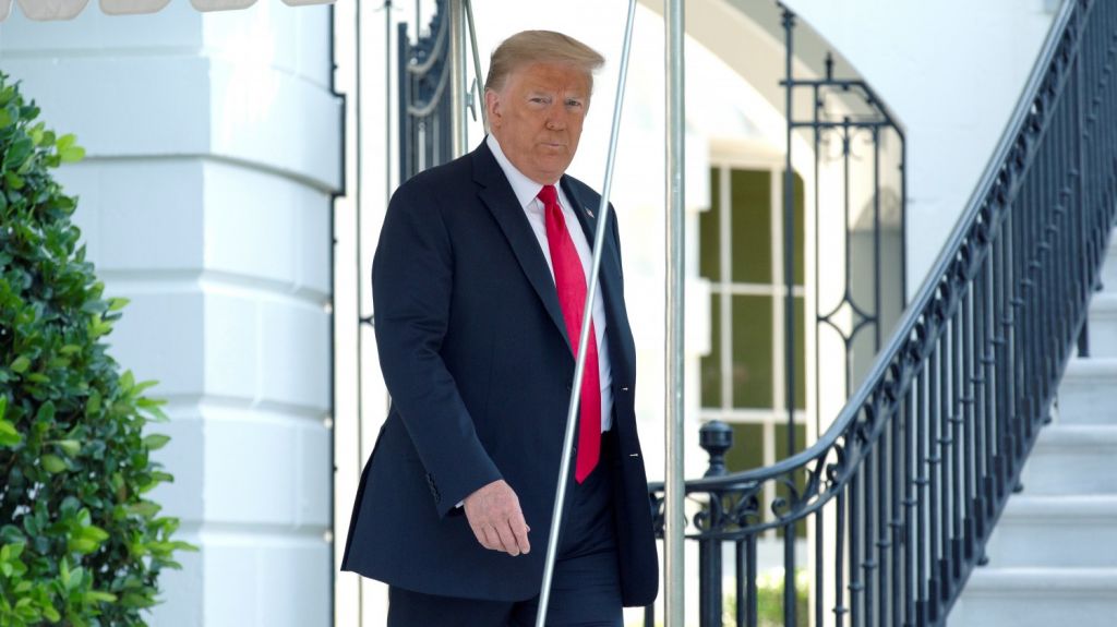  Trump borra un tuit con un video de un hombre que grita "poder blanco" 