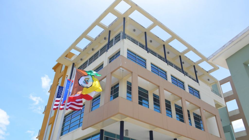  Despiden casi la mitad de empleados municipales de Cidra por falta de dinero 