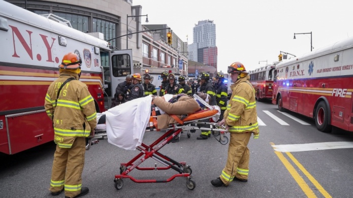 Al menos tres muertos y varios heridos en colisiÃ³n de autobuses en EE.UU.