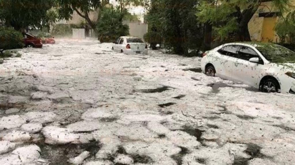  Video:Impresionante lluvia y granizada azotan Guadalajara 