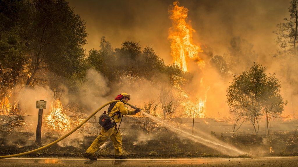  Video IMPACTANTE: Im&aacute;genes del incendio que afecta al norte de California y ha causado 5 muertos 