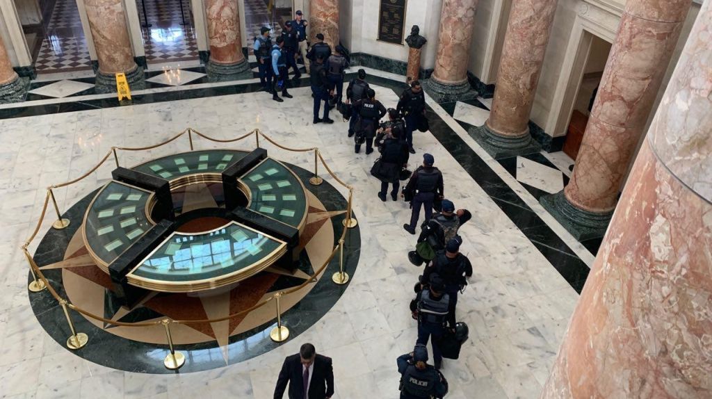  Llega operaciones tacticas al capitolio para sesi&oacute;n extraordinaria para Pierluisi 