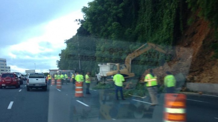 Deslizamiento en el Expreso 22 de San Juan a BayamÃ³n