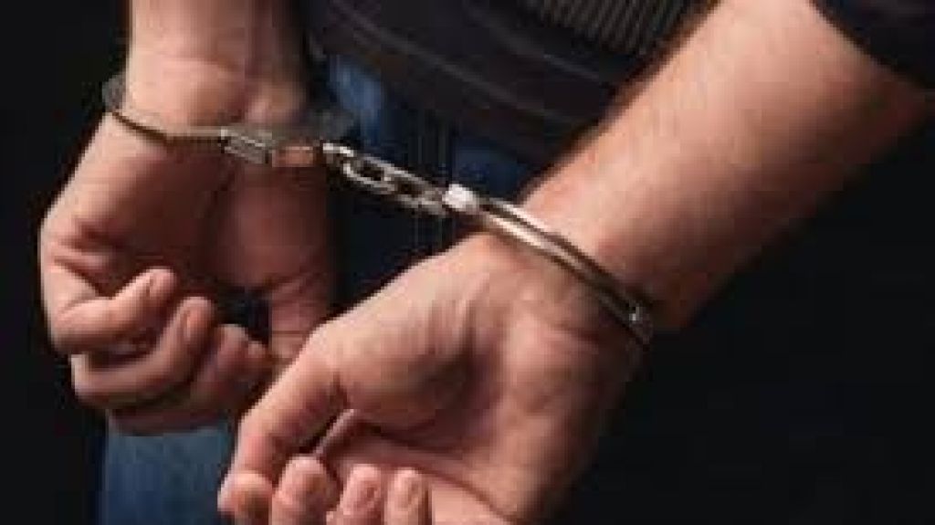  Arrestan sujeto al ocuparle 30 plantas marihuana y parafernalia en invernadero casero en Rinc&oacute;n 