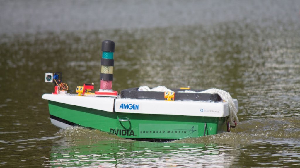  Boricuas crean bote aut&oacute;nomo que se destaca en competencia internacional 