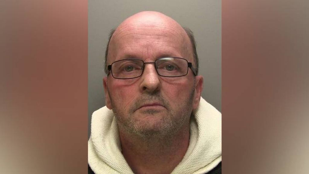  Una mujer encuentra al hombre que abus&oacute; de ella cuando era ni&ntilde;a y se venga de &eacute;l 30 a&ntilde;os despu&eacute;s 