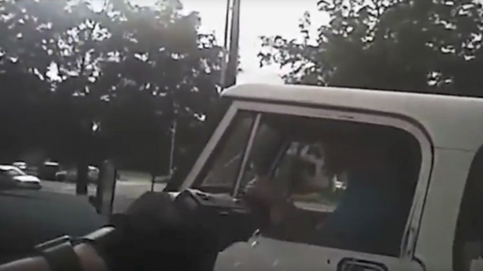 Video: Un delincuente es abatido tras atacar brutalmente a un policÃ­a