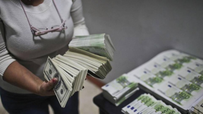 Mujer peruana entra en EEUU con 1,2 millones dÃ³lares falsos