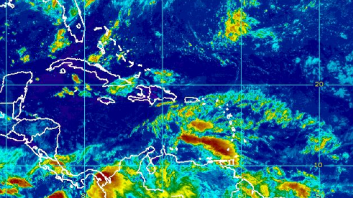 Onda Tropical pasa al sur, sin dejar mayores cambios en el tiempo...