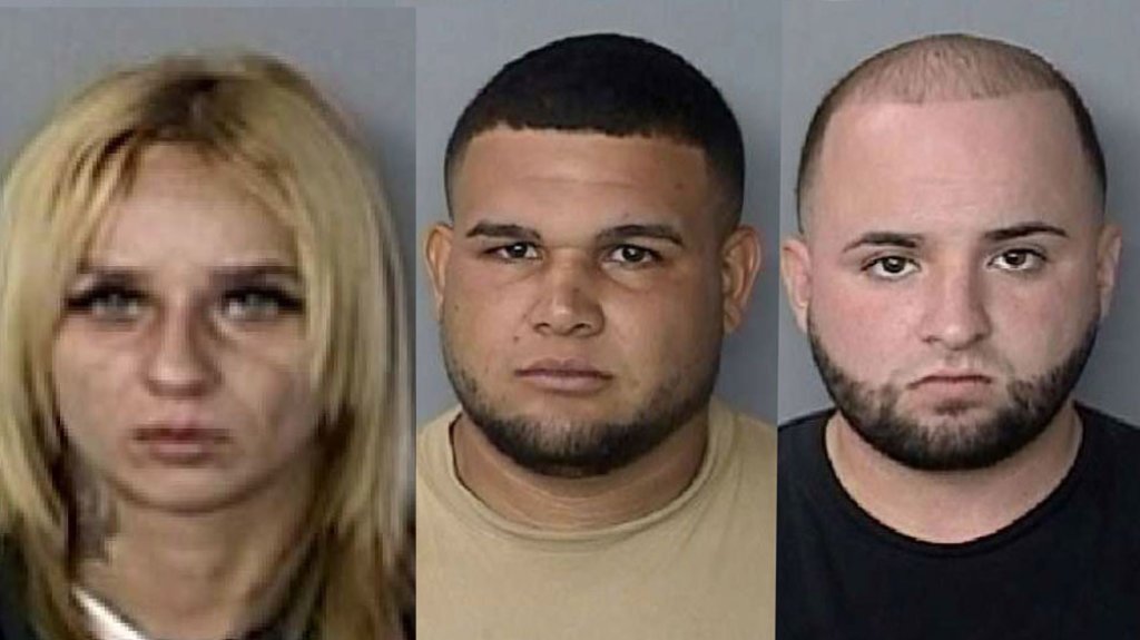  Video: Los pillaron con armas, drogas y mas de 40 mil en caseríos de Mayagüez 