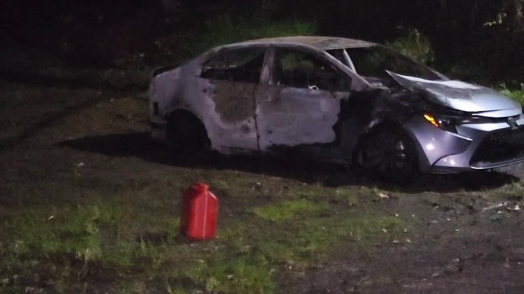  VIDEO: Encuentran cuerpo calcinado dentro de un auto en Guaynabo 