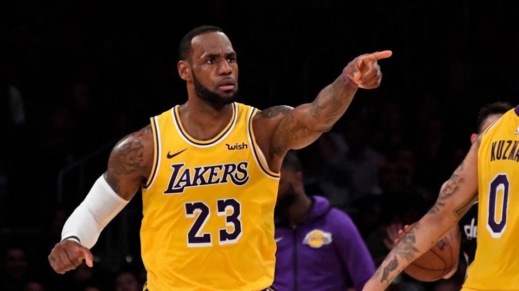  LeBron James &ldquo;explota&ldquo; al ver las im&aacute;genes de un entrenador de f&uacute;tbol americano pegando a un ni&ntilde;o de 9 a&ntilde;os 
