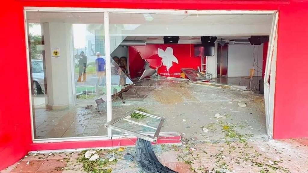  Juventud del PPD se ofrece para ayudar en reparaciones en la sede central del partido 