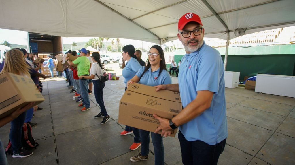  Cadenas de comercio al detal y Asociaci&oacute;n de Manejadores de Emergencia y Profesionales de Seguridad llevan ayuda a refugiados de terremoto 