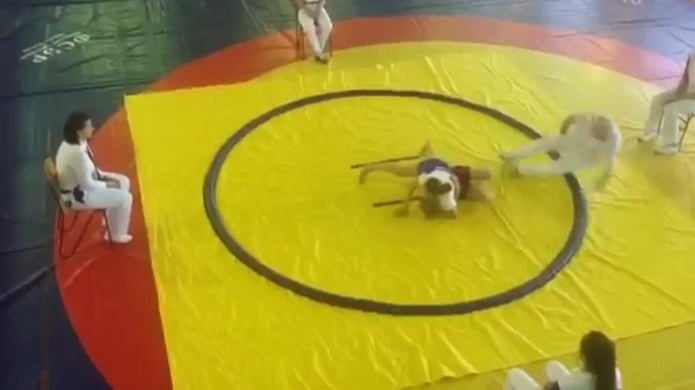 Video: Una niÃ±a judoca tumba a su rival (Â¡y al Ã¡rbitro!) de un solo golpe