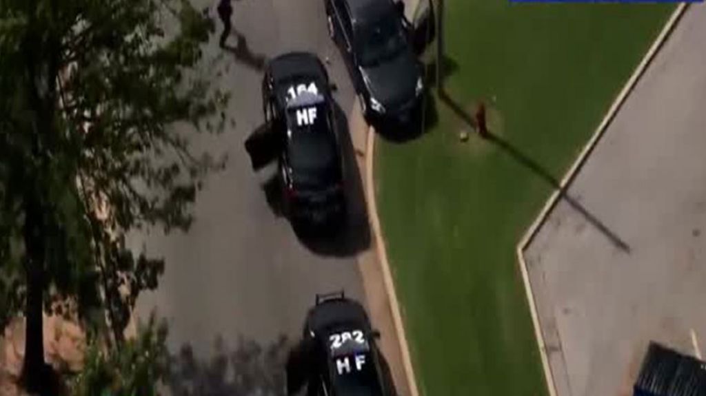  Video: Polic&iacute;as acribillan a tiros a conductor que se dio a la huida 