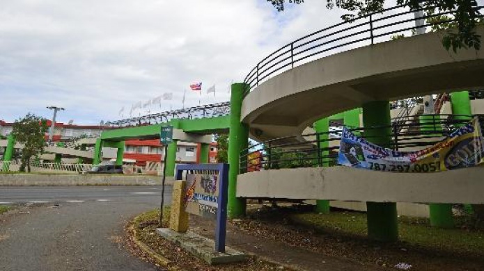 TRABAJOS EN PUENTE PEATONAL INTERSECCIÃN PR-17 Y PR-181 SAN JUAN