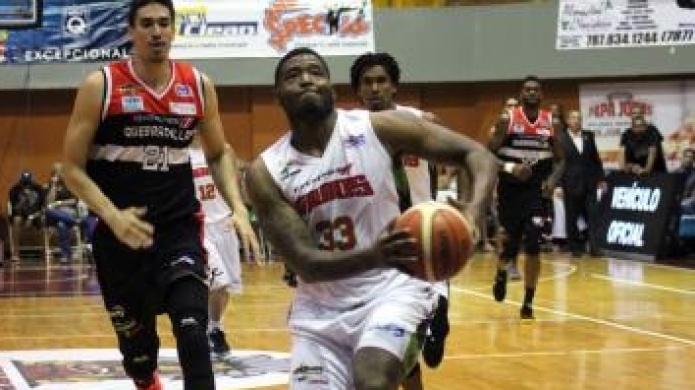 Indios defienden con Ã©xito su casa ante el poderÃ­o Pirata