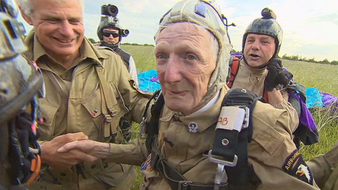 SaltÃ³ en paracaÃ­das en el DÃ­a D y 70 aÃ±os despuÃ©s lo vuelve a hacer