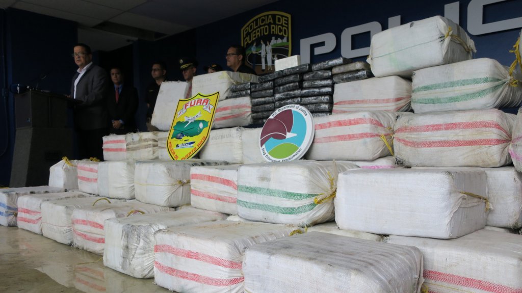  Arrestan dos dominicanos y un colombiano entrando a PR con 403 kilos de coca&iacute;na 