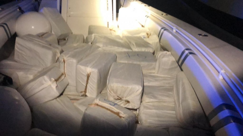  Federales incautan 1787 Kilos de coca&iacute;na, arresta a dos hombres cerca de Vieques 