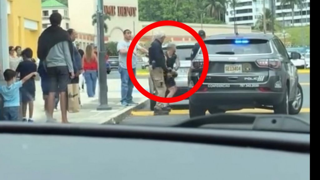  Video: Momento en que rescatan a menor dejada encerrada en un auto apagado en Montehiedra 